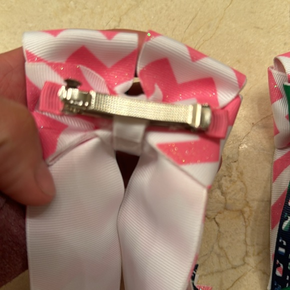 Like new Ponytails equestrian bows - Picture 2 of 2
